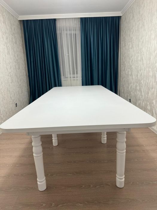 Стол в отличном состоянии