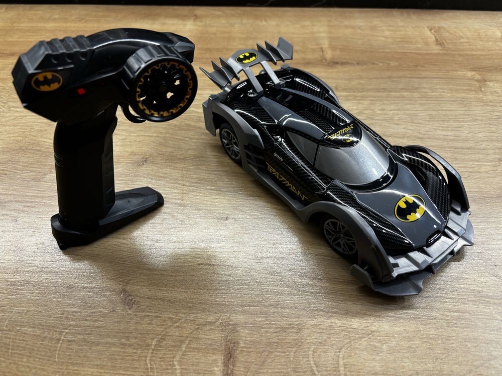 Batman, masina cu telecomanda, noua in cutie