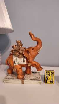 Статуэтка слона на удачу и деньги.