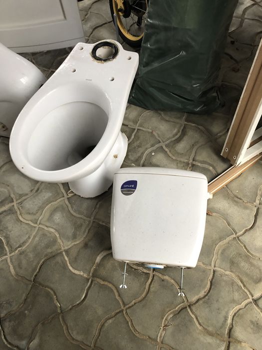 Vand vas WC cu rezervor