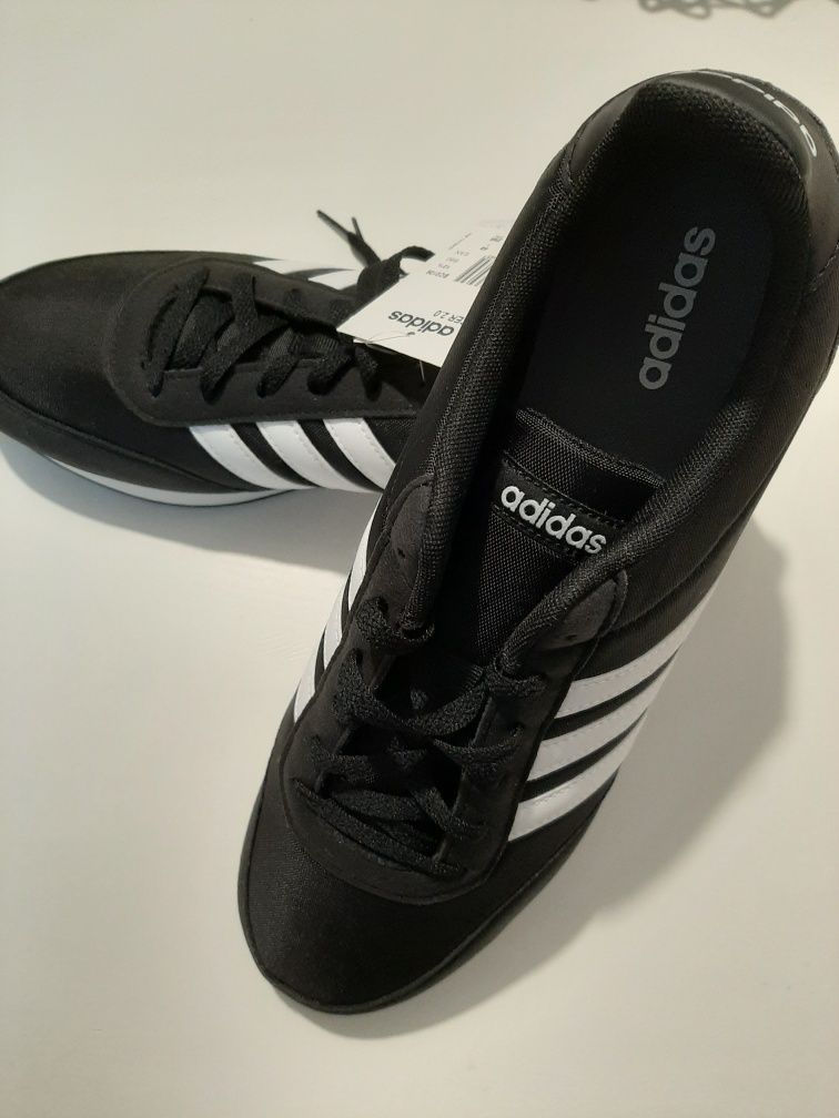 Încălțăminte adidas