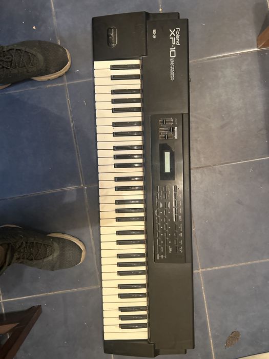 Vând sintetizator Roland XP-10, stare bună
