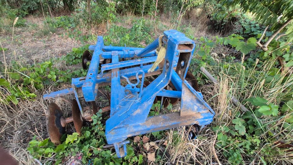 UTB 550 – include plug și disc.