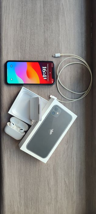 Bir qoʻl ishlatilingan Iphone11. Holati juda ham yahshi. Full komplekt