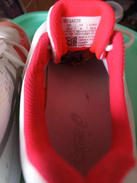 Vând adidași Asics 39.5
