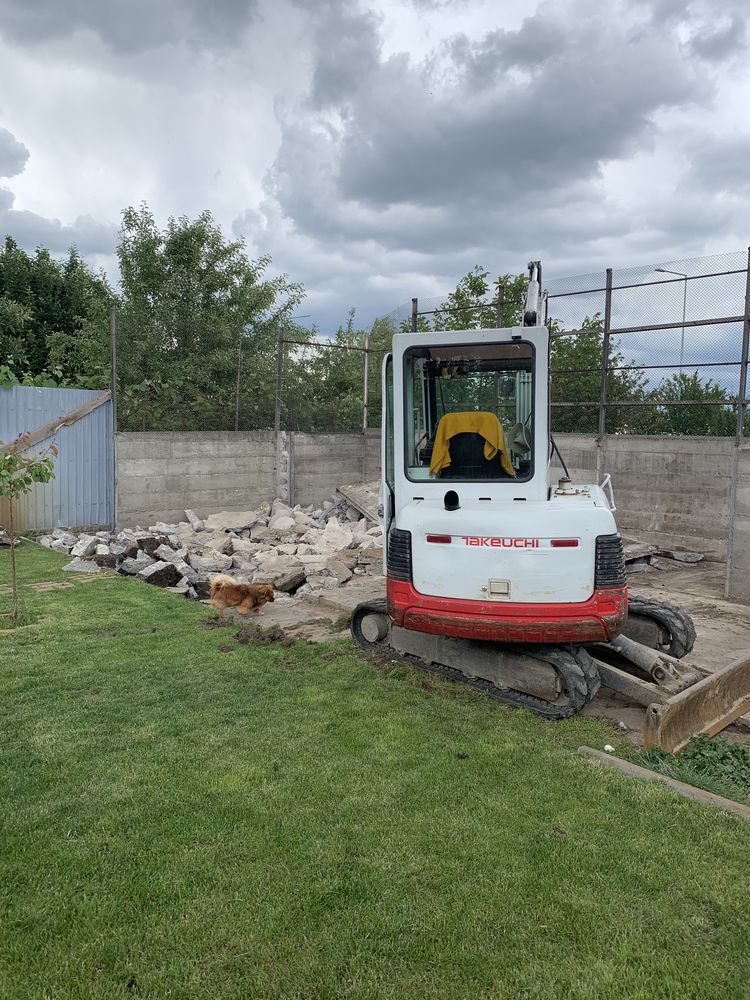 Sapaturi fundatie spart beton piconat Arad cu Miniexcavator