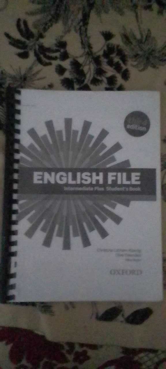 Учебник английского English file(student's book, workbook) черно белый