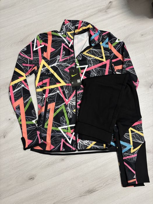 Дамски спортни екипи Nike