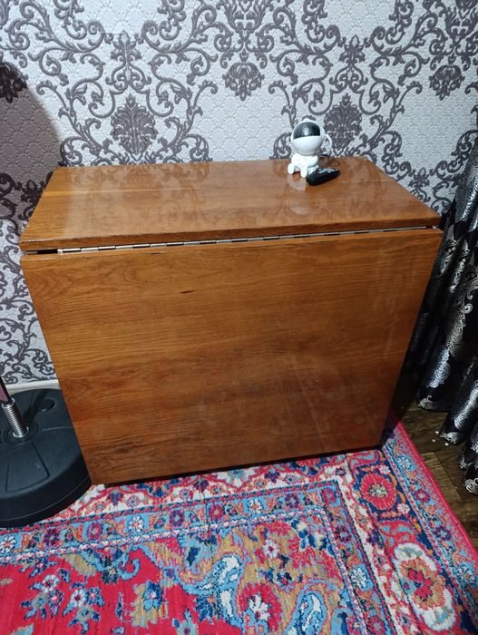 Продаётся стол книжка