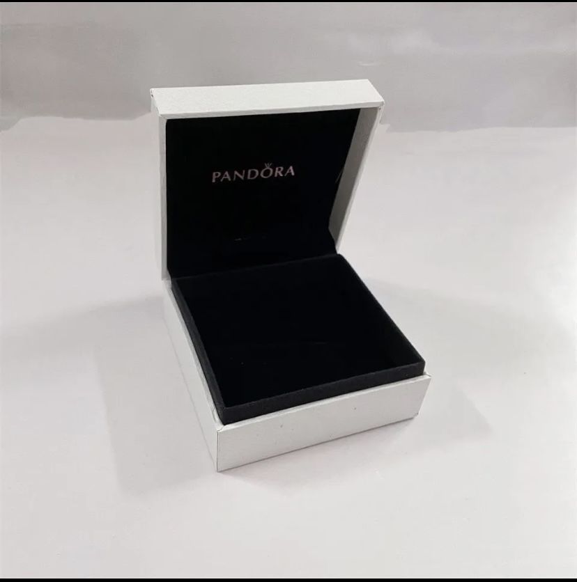 Продам коробку и пакет от pandora
