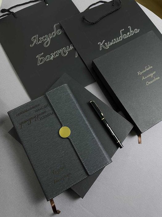 Именной блокнот и ручка в премиальной коробке — подарок на Новый год