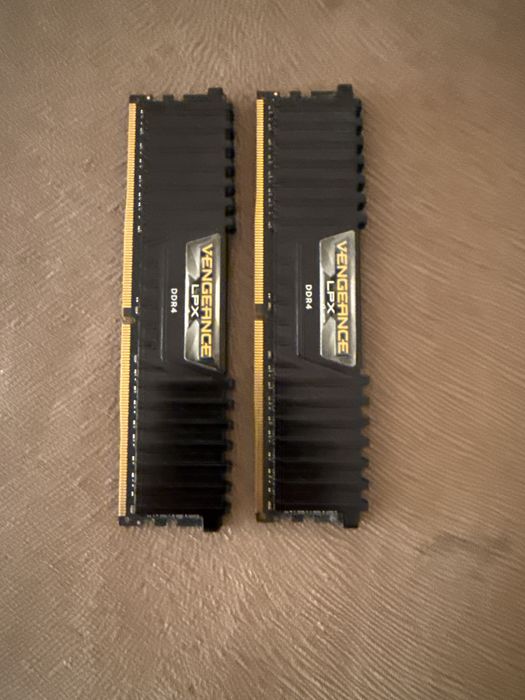 RAM Vengeance LPX fara RGB
