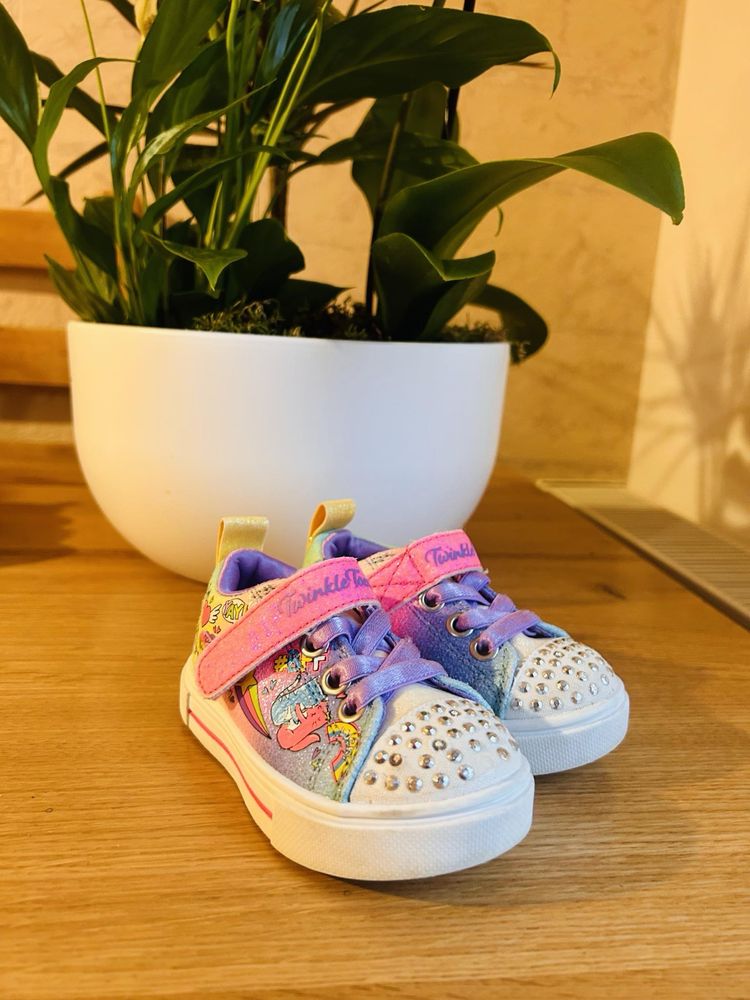 Tenesi skechers bebe fetita