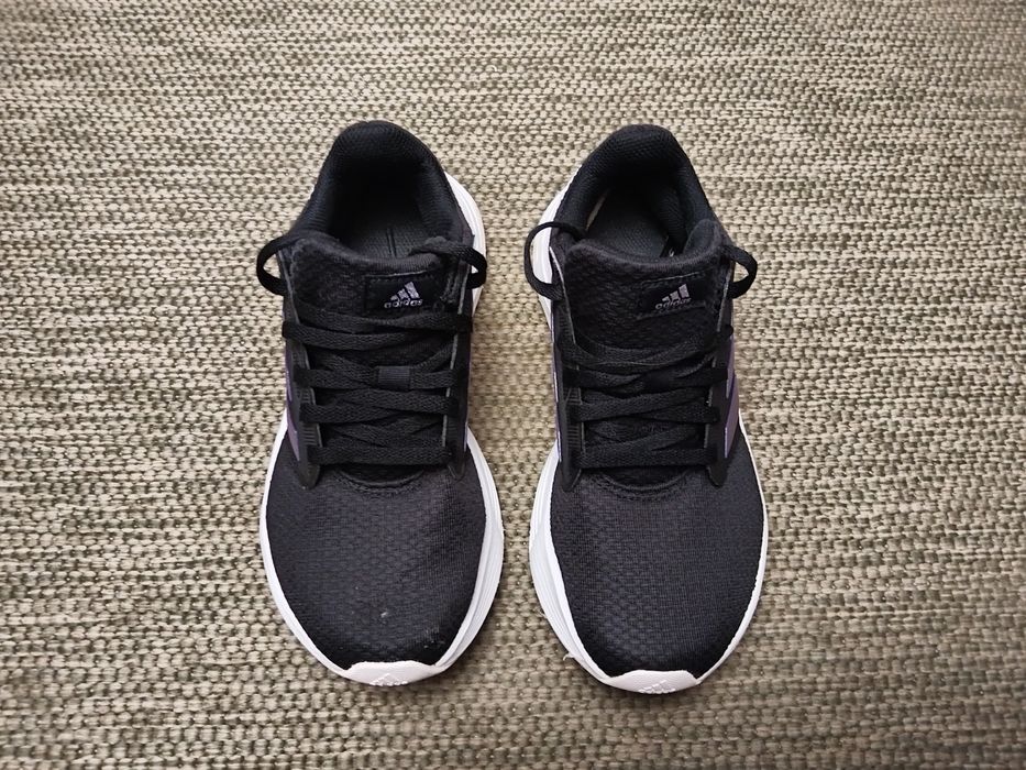 Продавам маратонки Adidas