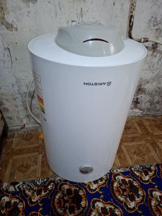 Ariston 80 lt 1 yil ishlatgan xolati yangi day turupti 1800