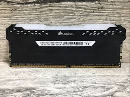 Se vinde 1x8 RAM Corsair !