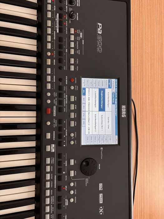 Korg Pa600 + husă originală – stare bună