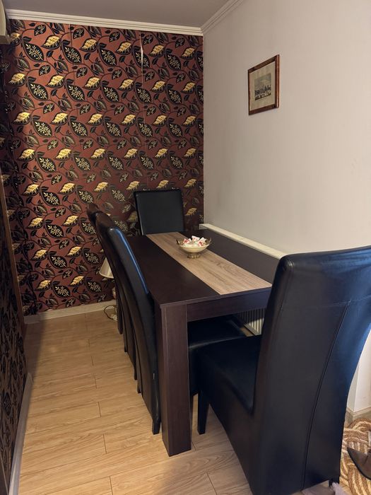 Vând masă cu 4 scaune