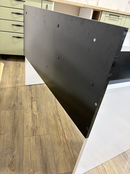 Бюро с два цвята