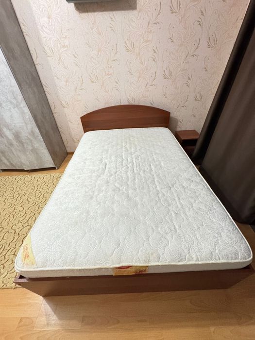 Двуспальная кровать 140/200 с матрасом