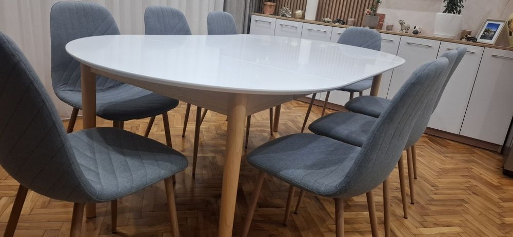 Трапезна маса и столове