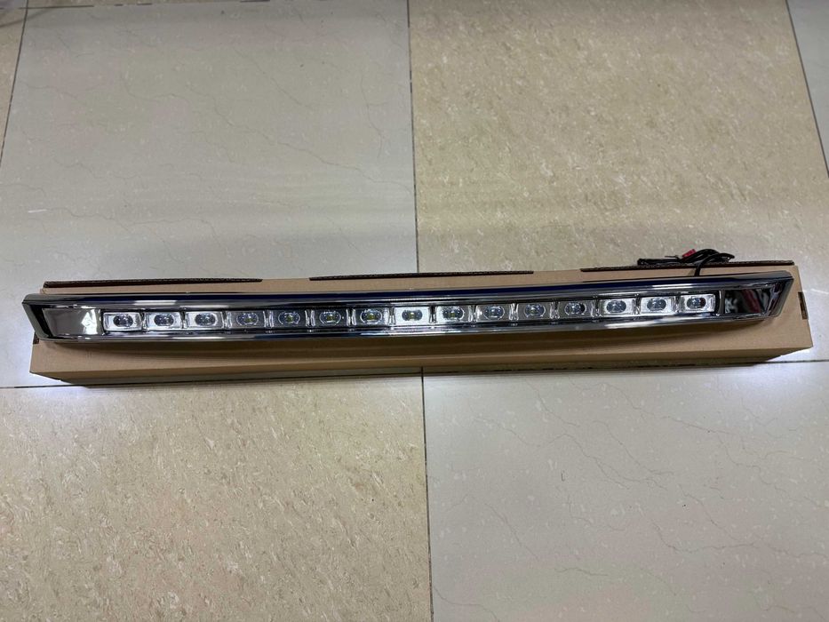 Ходовые огни в решетку радиатора (ДХО) Toyota Land Cruiser 200