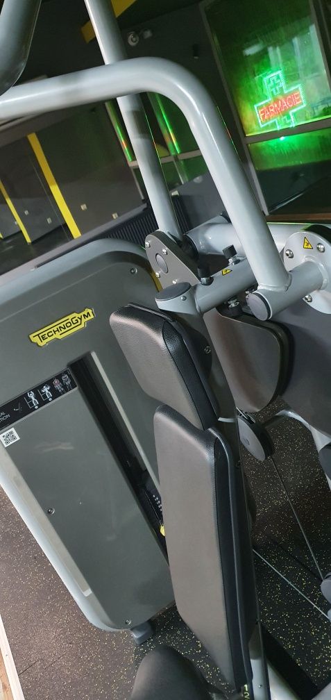 Aparat tracțiuni Technogym