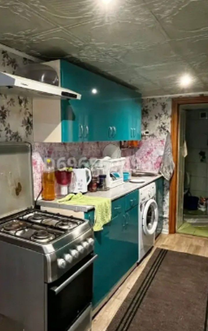 Продам кухонный гарнитур+ шкаф для прихожей