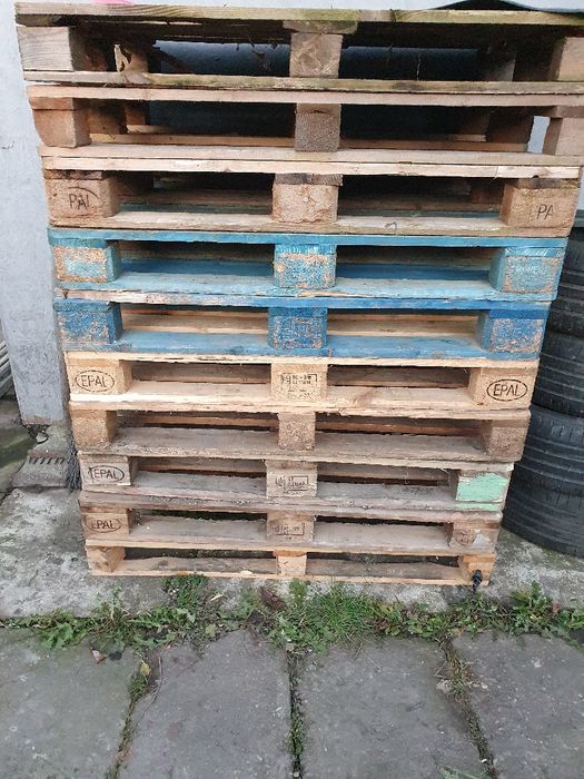 Vând 10 paleti 7 europaleti, 3 non euro