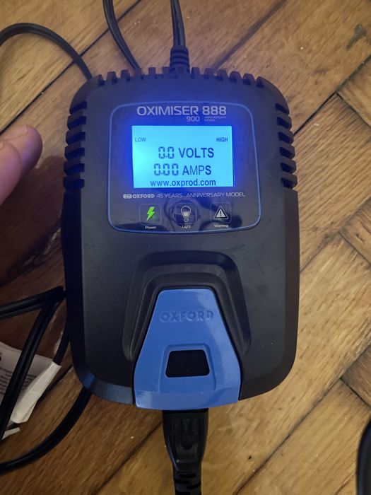 Incarcator de baterie Oximiser 888