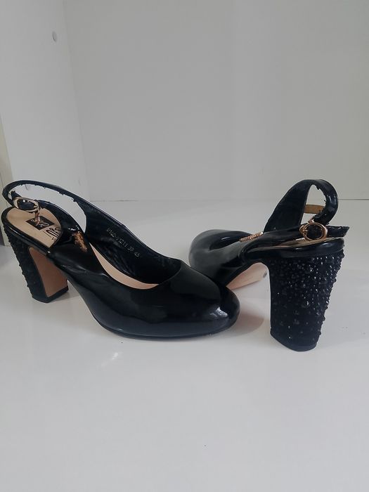 Женские лакированные туфли