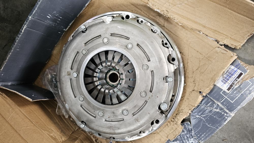 Kit Ambreiaj Valeo Nou! Citroen c4,c5,Ds4,Ds5 1.6 D