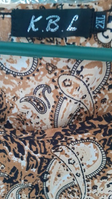 Vînd rochie animal print Mărime 2 XL