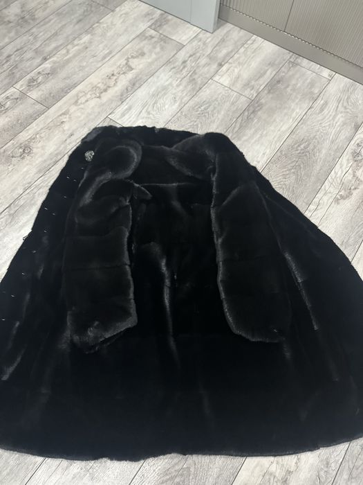 Продам норковую шубу 44-46размер «блэк-лама»