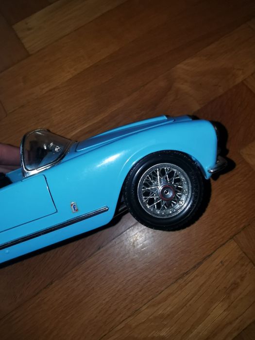 Ланчия Аурелиа Бураго метална количка 1:18 Burago Gold Collection синя