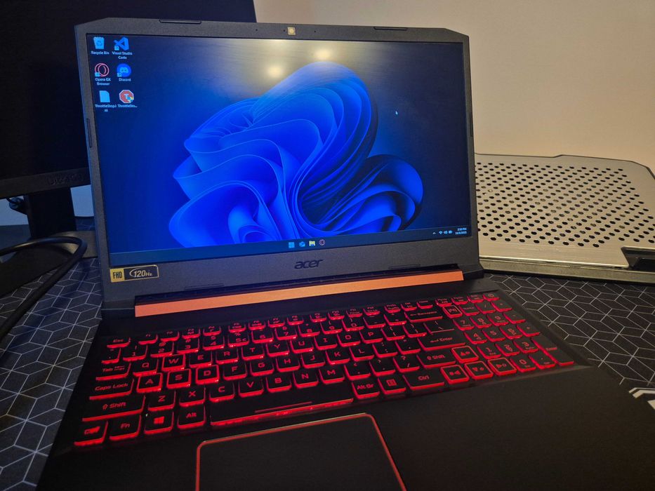 Vând laptop gaming [Acer Nitro 5 (15.6″, i5‑9300H, RTX 2060 32 GB RAM)