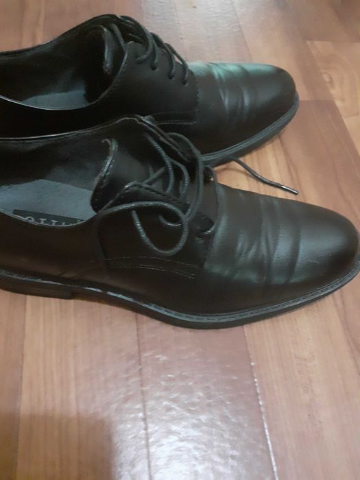 Vand pantofi de costum marimea 37 baieti, stare f buna 50RON