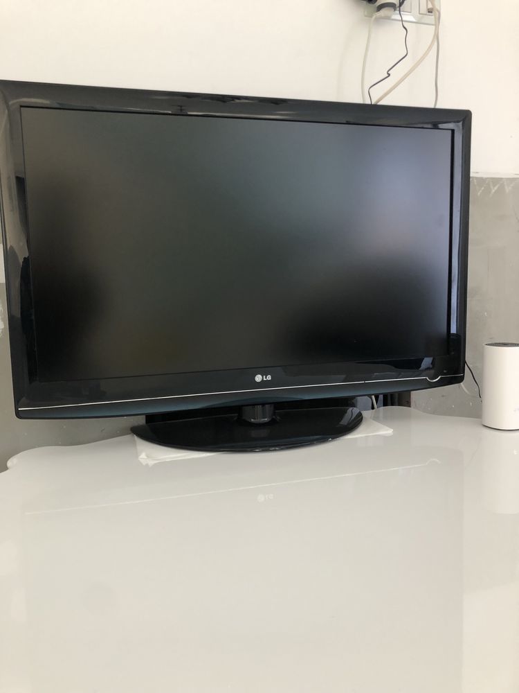 Televizor LG LCD fulHD diagonala 108cm755Lei Negociabil