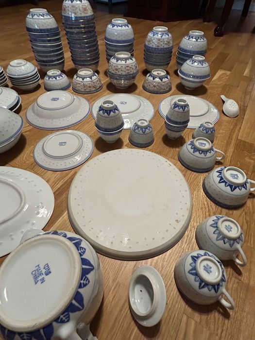 Colecție de boluri, farfurioare și cești chinezești bob de orez