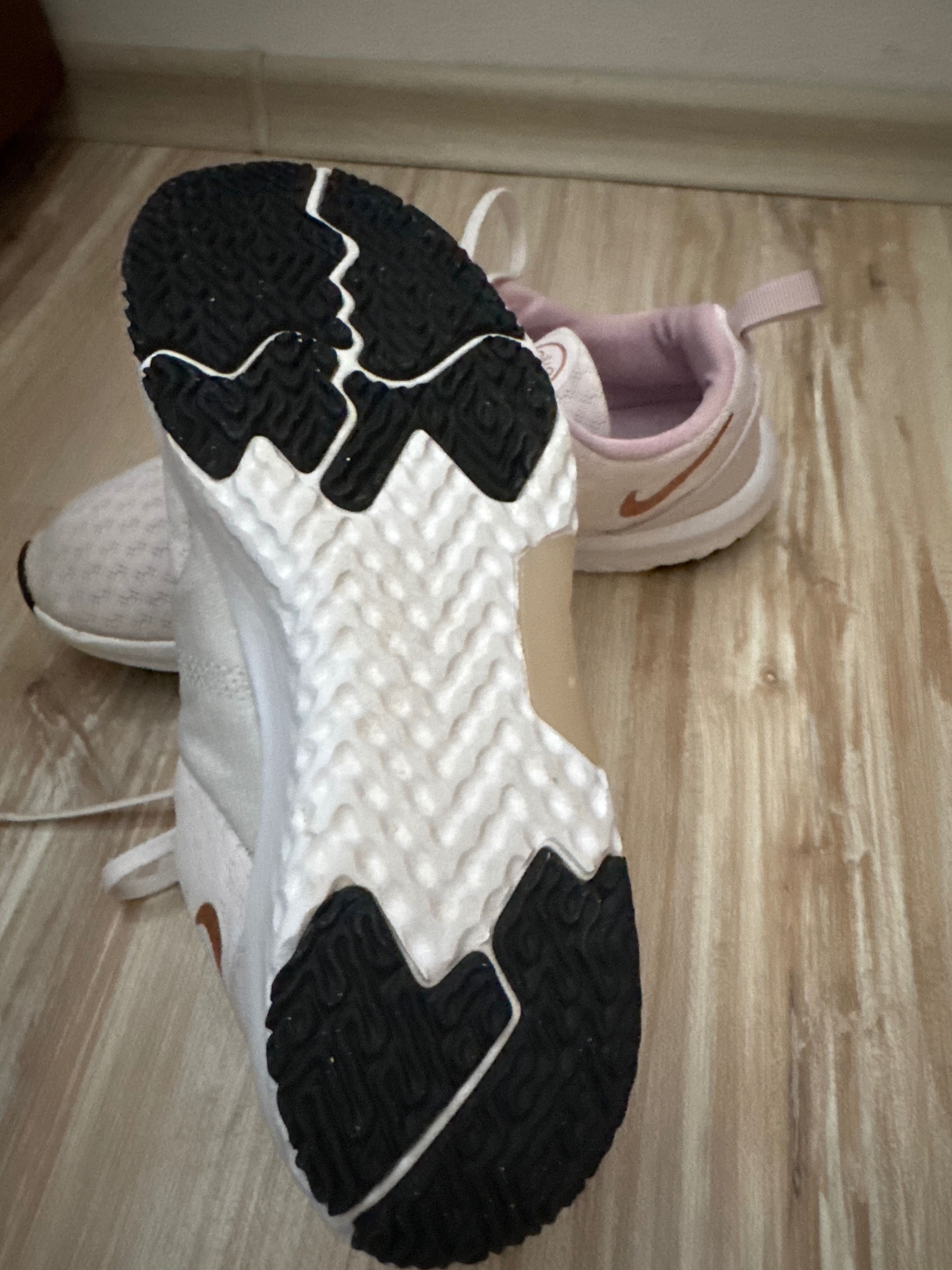 Маратонки Nike City Trainer 3 розови 38