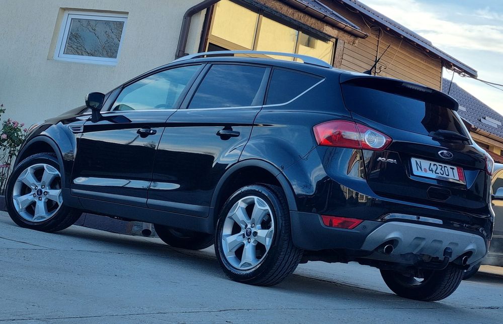 Ford Kuga//TITANIUM//FULL//4 x 4//2012//Panoramic//Xenon
