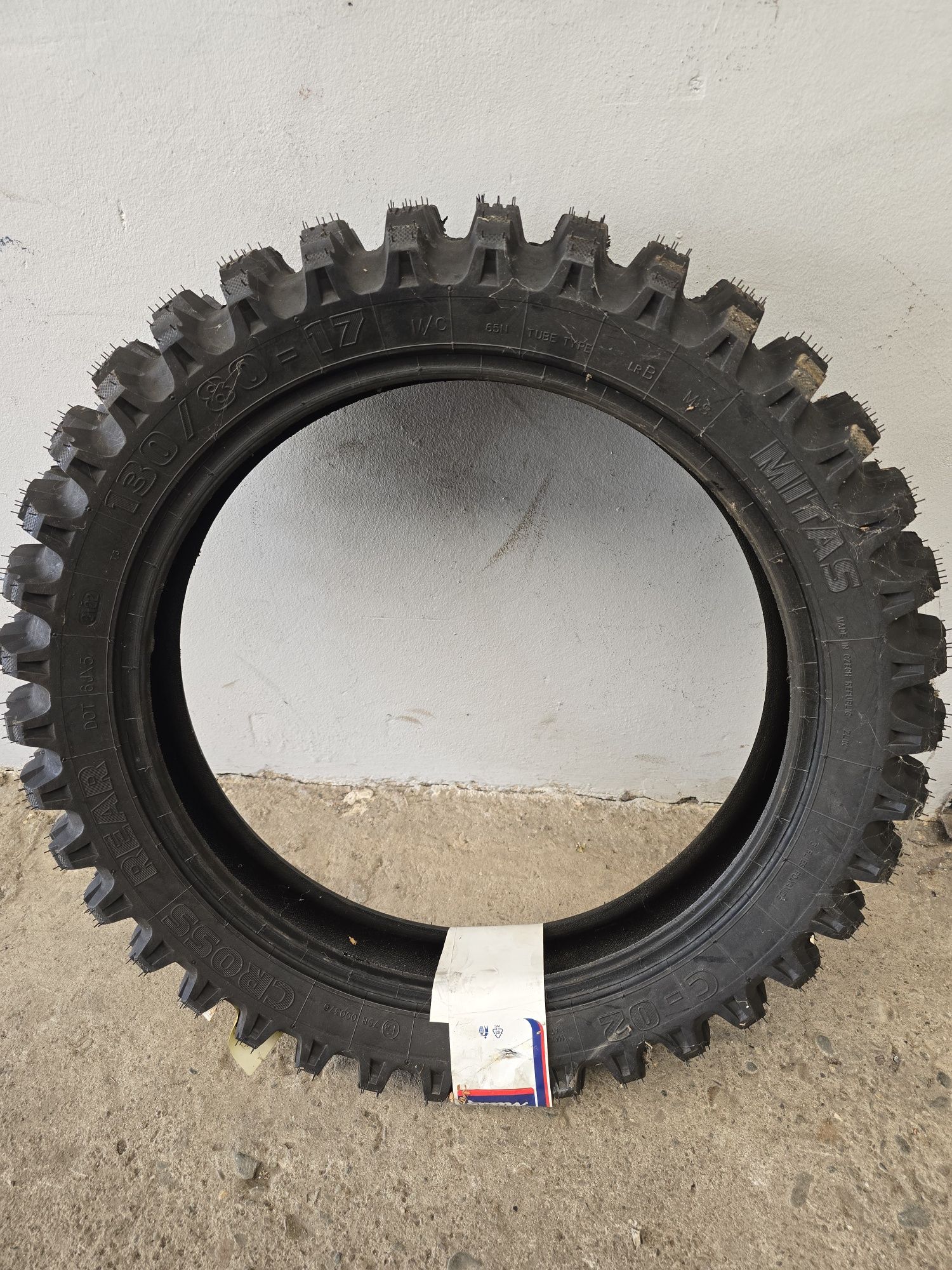 Чисто нови кросови гуми  130/80-17 90/90-21