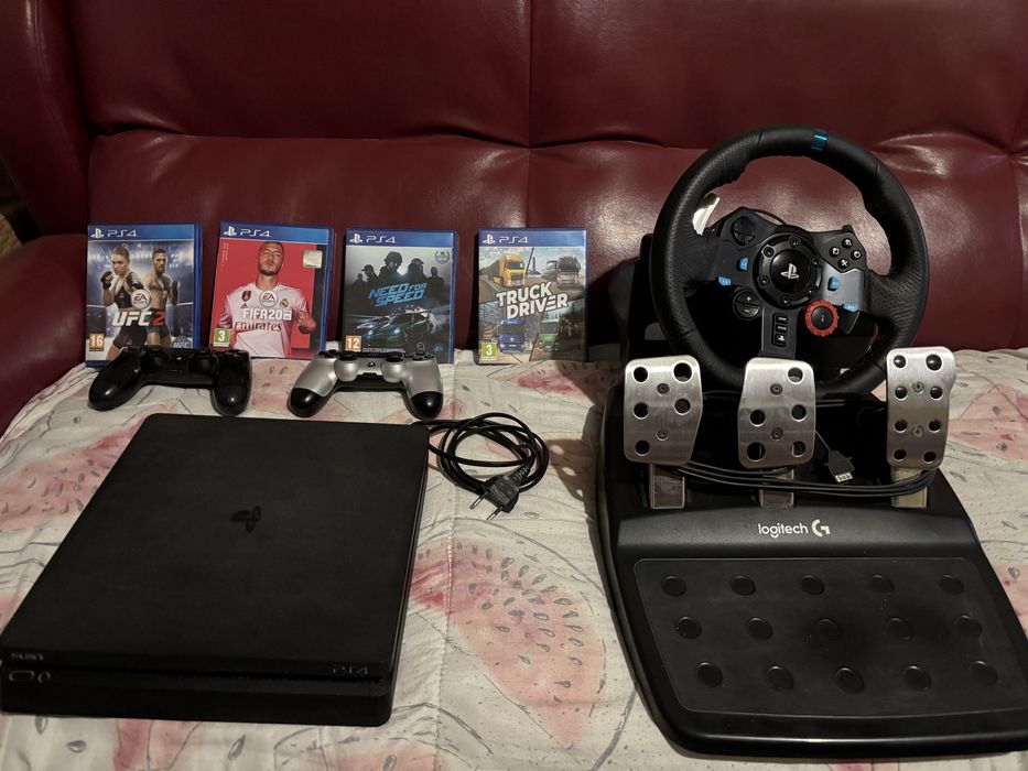 PS4 smil с игри, дойстикове, кормило и педали