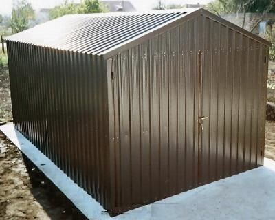 Garaje metalice din panauri sedwis si tabla