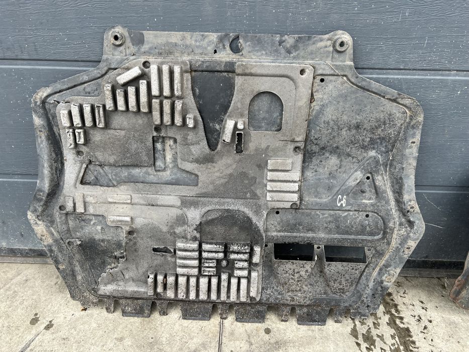 scut motor plastic volkswagen touran - motorina 2012