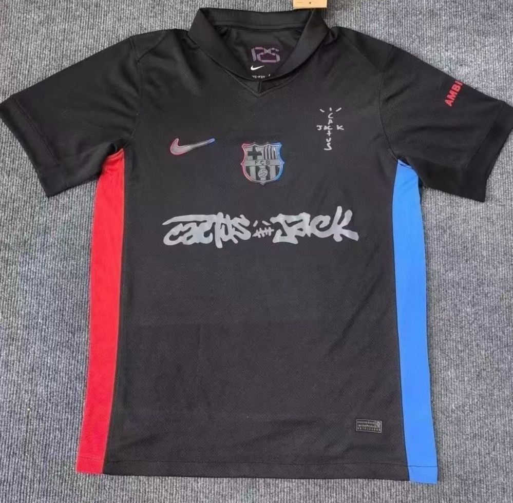 Tricouri fotbal orice model si marime poate fii si personalizat