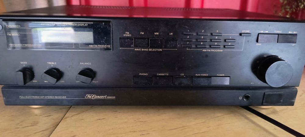 Vând amplificator radio + statie de 30W