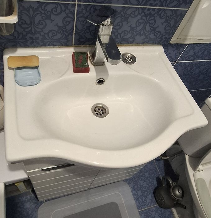 Смеситель + аковина и шкаф вместе