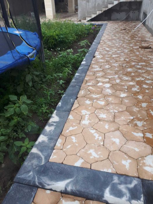 Изготовление брусчатки, бордюр, водостоков, цокольного камня, балясин.