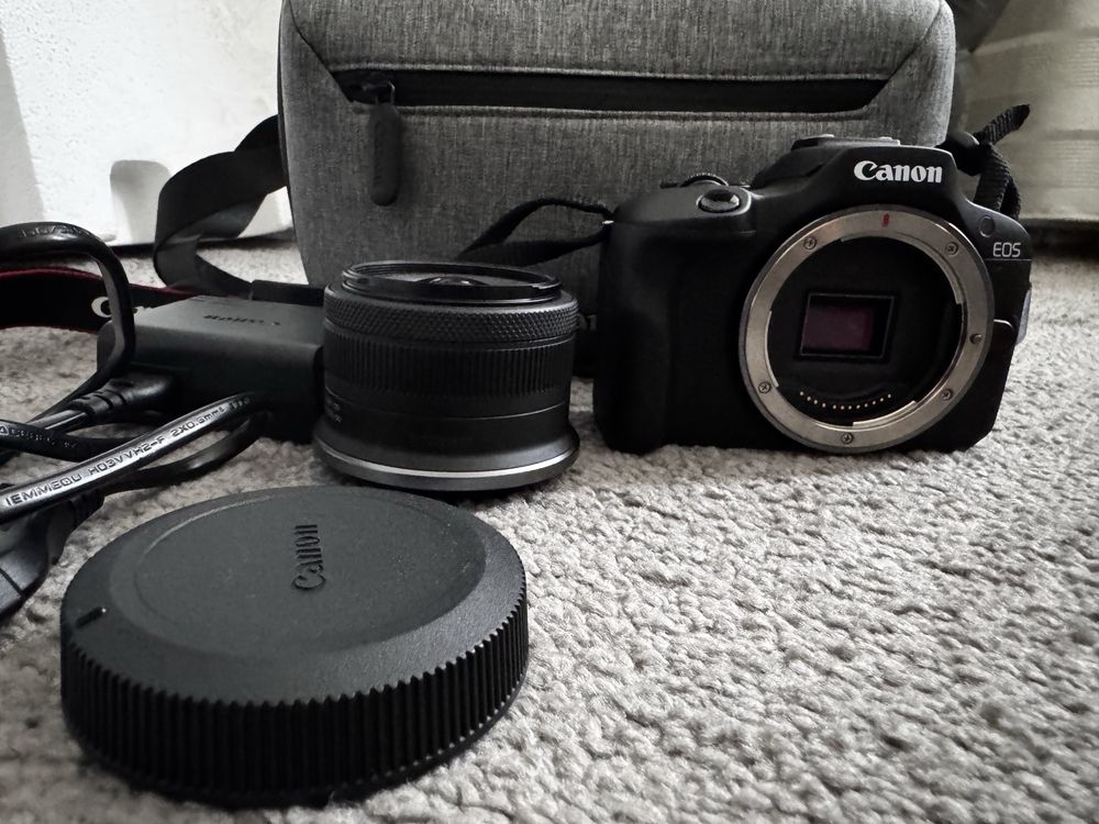Aparat foto Mirrorless Canon EOS R100